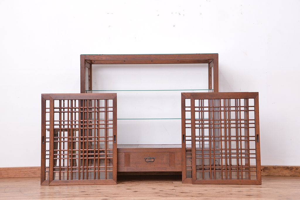 アンティーク家具　古民具・骨董　両面格子引き戸の引き出し付きガラスケース(飾り棚/収納棚)