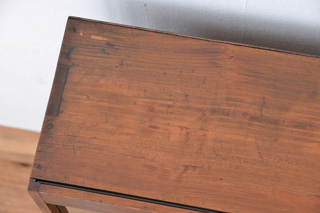 レトロ家具　昭和レトロ　古い木の小振りなガラスショーケース(陳列棚)　