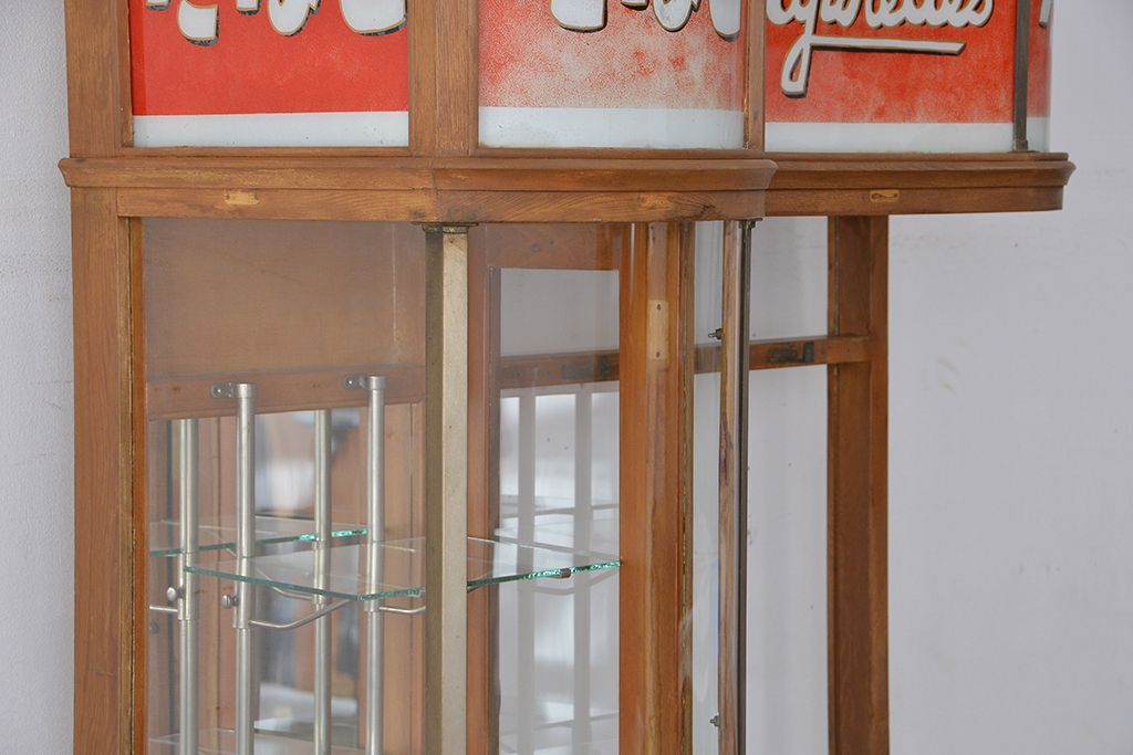 レトロ家具 昭和レトロ 特大!赤いタイルが目を引く古いタバコ屋