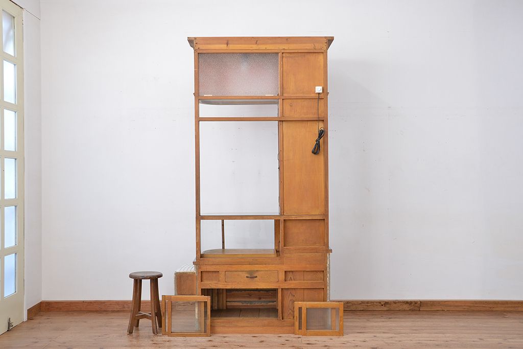レトロ家具 昭和レトロ 特大!赤いタイルが目を引く古いタバコ屋