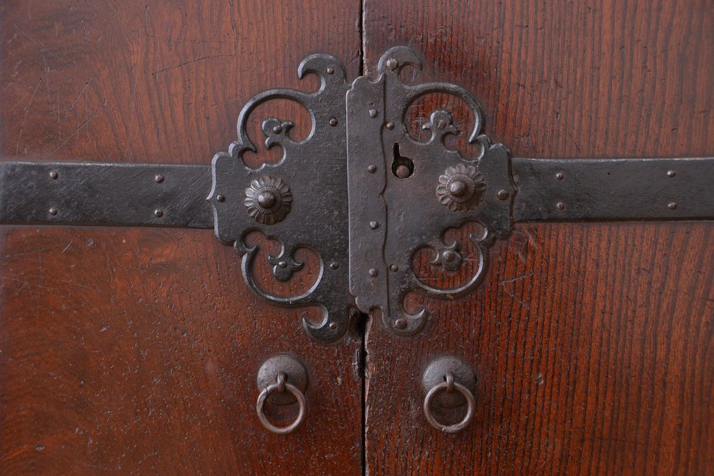 アンティーク家具　古民具・骨董　特別注文造り三方欅材杢目の美しい帳場箪笥(観音扉収納棚)
