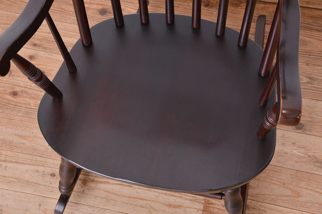 ヴィンテージ家具　★1960年代　古いブナ材のビンテージロッキングチェア≪ダークブラウン≫(椅子)