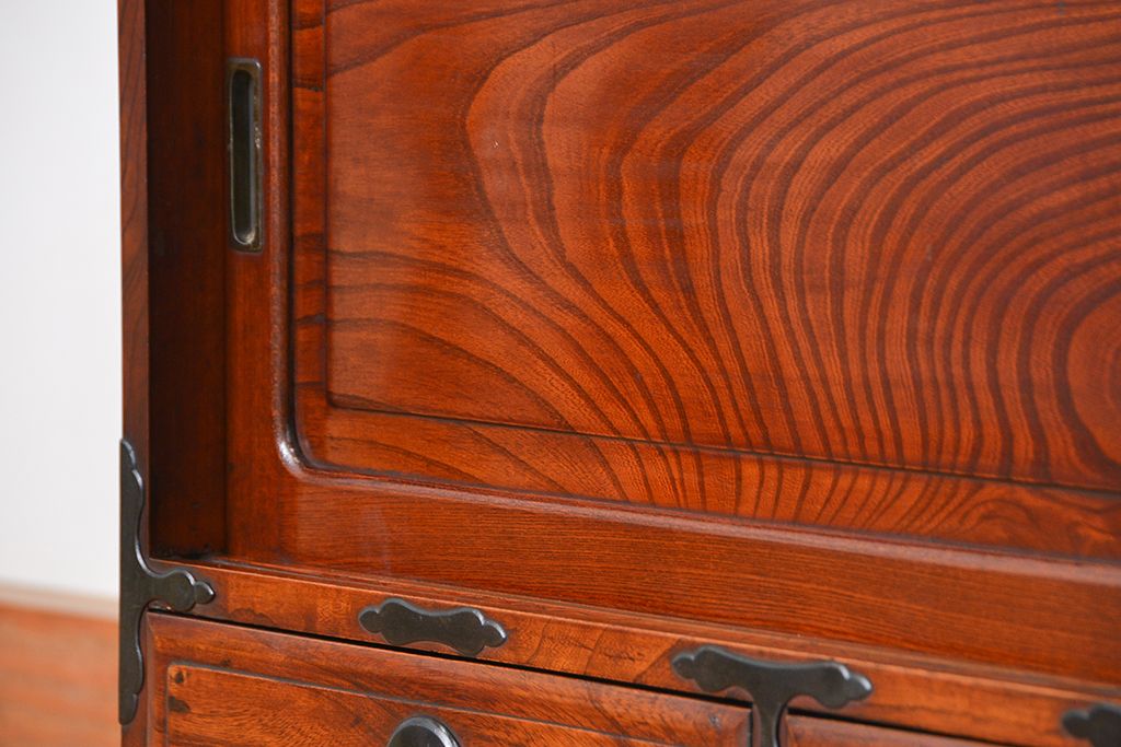 アンティーク家具　古民具・骨董　前面欅材　上質な引き出し付き時代箪笥ローボード(収納棚)