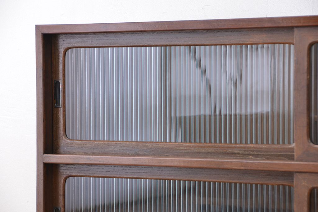 アンティーク家具　古い桐材の鉄脚付きモールガラス　ローボード?(テレビボード/収納棚)