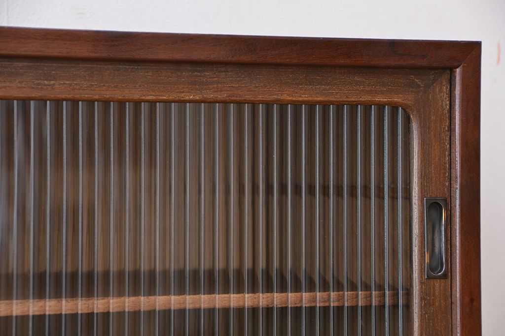 アンティーク家具　古い桐材の鉄脚付きモールガラス　ローボード?(テレビボード/収納棚)