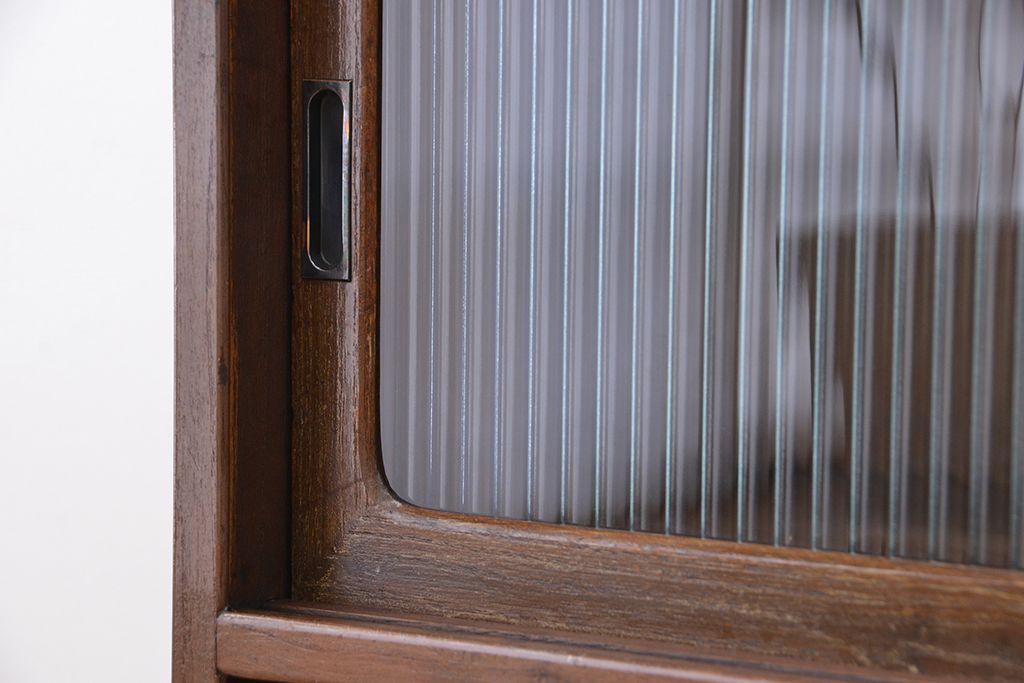 アンティーク家具　古い桐材の鉄脚付きモールガラス　ローボード?(テレビボード/収納棚)