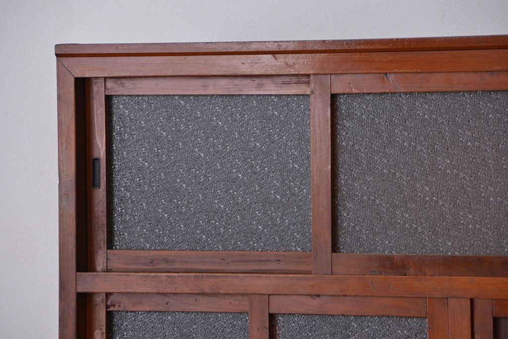 レトロ家具　昭和レトロ けんどん付き 味のある幅の狭い食器棚(水屋箪笥・収納棚)