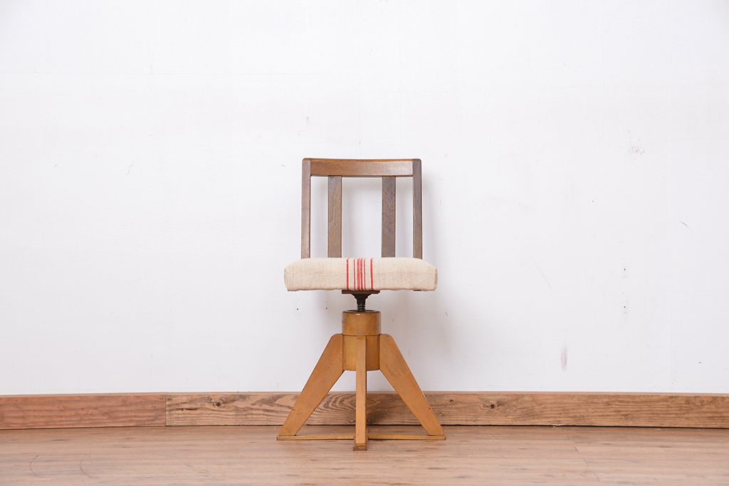 レトロ家具　アンティーク 古い木のレトロな回転チェア(椅子/イス)