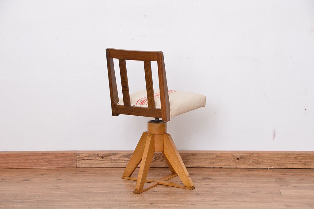 レトロ家具　アンティーク 古い木のレトロな回転チェア(椅子/イス)