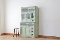 レトロ家具　☆昭和レトロ　アンティークペイントの作業台付き食器棚(モールガラス収納棚)