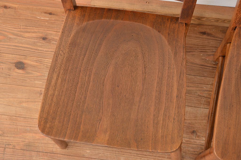 アンティーク家具　イギリスアンティーク　古い木のかわいらしいチャーチチェア2脚セット(教会椅子/イス)