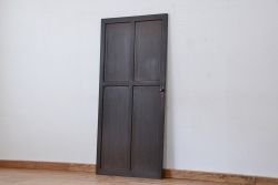 アンティーク　古い木のレトロでシンプルなドア(扉)?