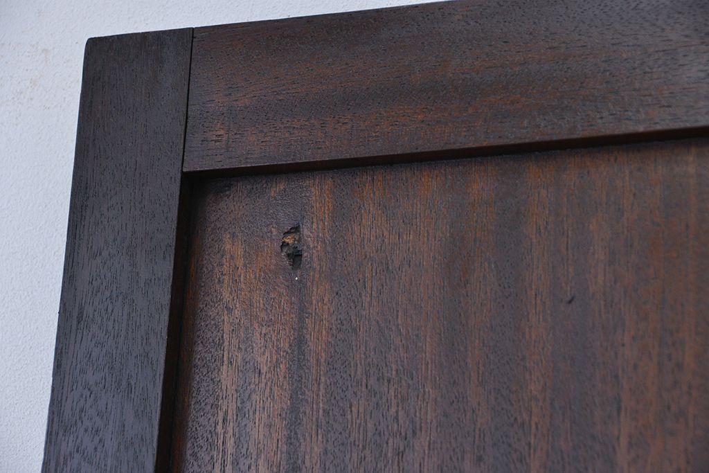 アンティーク　古い木のレトロでシンプルなドア(扉)