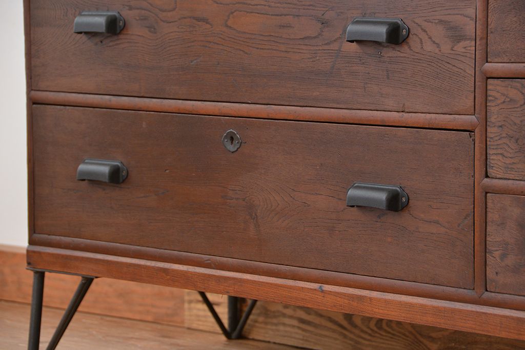 レトロ家具　昭和レトロ　シンプルな脚付きローチェスト(ローボード)