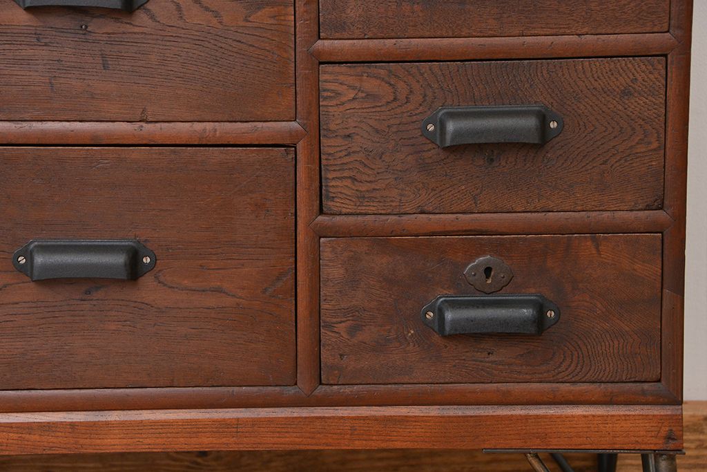 レトロ家具　昭和レトロ　シンプルな脚付きローチェスト(ローボード)