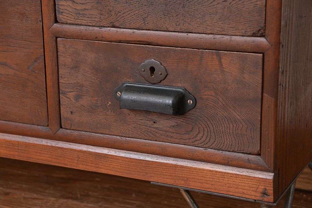 レトロ家具　昭和レトロ　シンプルな脚付きローチェスト(ローボード)