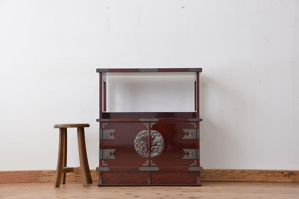 新同品　彫金、伝統工芸士「菊広」作、木地蝋塗り岩谷堂箪笥飾り棚(購入金額約60万)