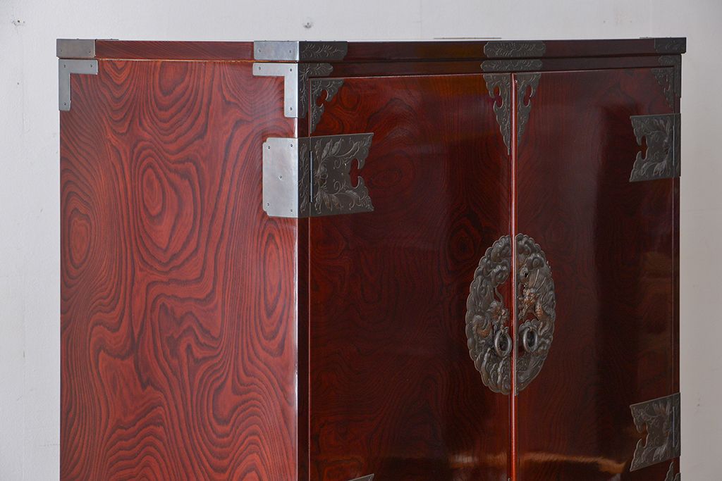 アンティーク家具　新同品　彫金、伝統工芸士「菊広」作、木地蝋塗り観音扉付き岩谷堂箪笥(購入金額約90万)