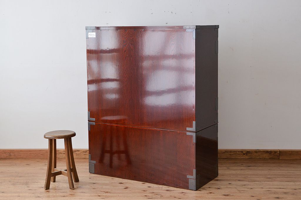 アンティーク家具　新同品　彫金、伝統工芸士「菊広」作、木地蝋塗り観音扉付き岩谷堂箪笥(購入金額約90万)