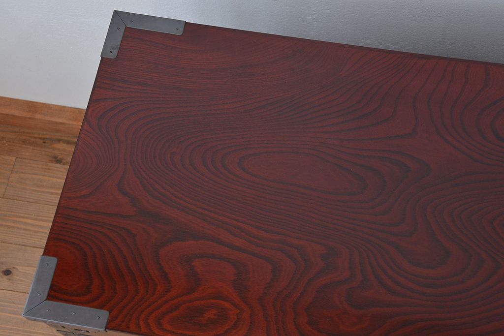 アンティーク家具　新同品　彫金、伝統工芸士「菊広」作、木地蝋塗り観音扉付き岩谷堂箪笥(購入金額約90万)