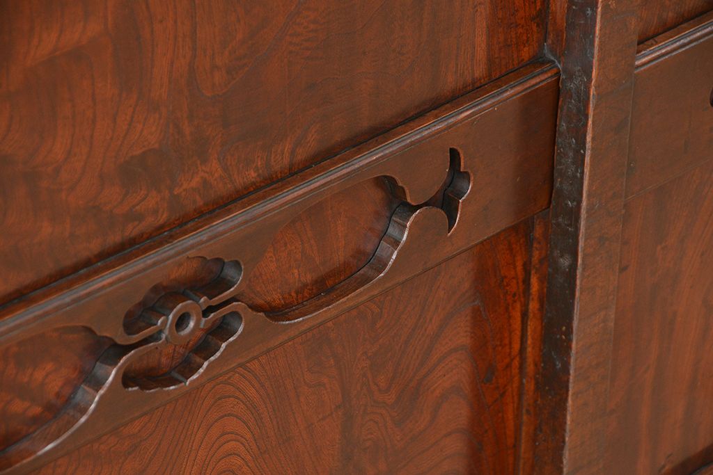 アンティーク家具　古民具・骨董　欅の杢目が素晴らしい昇り引き出し付き水屋箪笥サイドボード(食器棚、収納棚)