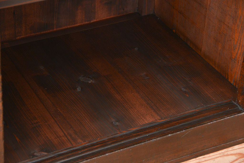 アンティーク家具　古民具・骨董　欅の杢目が素晴らしい昇り引き出し付き水屋箪笥サイドボード(食器棚、収納棚)