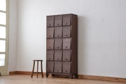 レトロ家具　昭和レトロ　脚付き15升パタパタ下駄箱(収納棚、マス目棚)