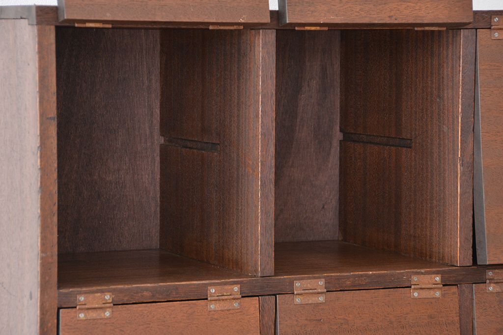 レトロ家具　昭和レトロ　脚付き15升パタパタ下駄箱(収納棚、マス目棚)
