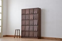 アンティーク家具　アンティーク　20升パタパタ下駄箱(収納棚、マス目棚)