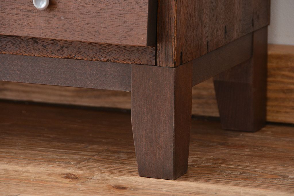 レトロ家具　昭和レトロ　ネームプレート付き、20升、脚付きパタパタ下駄箱(収納棚、マス目棚)