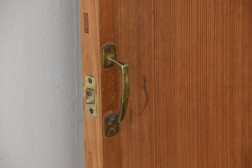 昭和レトロ　柾目の杢目が上質な幅せま扉(ドア)