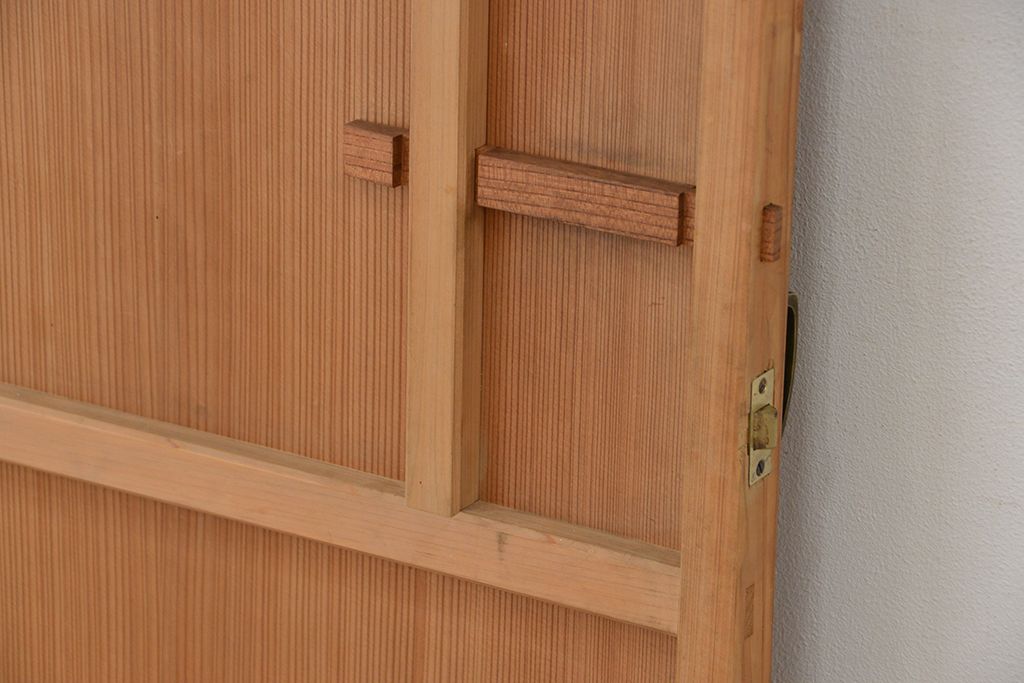 昭和レトロ　柾目の杢目が上質な幅せま扉(ドア)