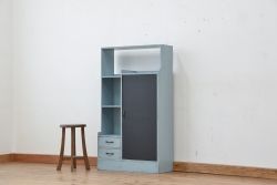 レトロ家具　昭和レトロ　黒板付きのアンティークペイント収納棚(本棚、本箱)