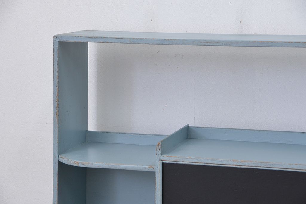 レトロ家具　昭和レトロ　黒板付きのアンティークペイント収納棚(本棚、本箱)