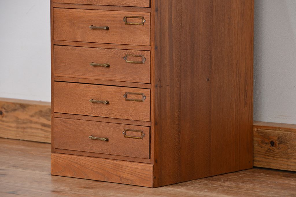 レトロ家具　昭和レトロ　古いナラ材のネームプレート付き6段小引き出し
