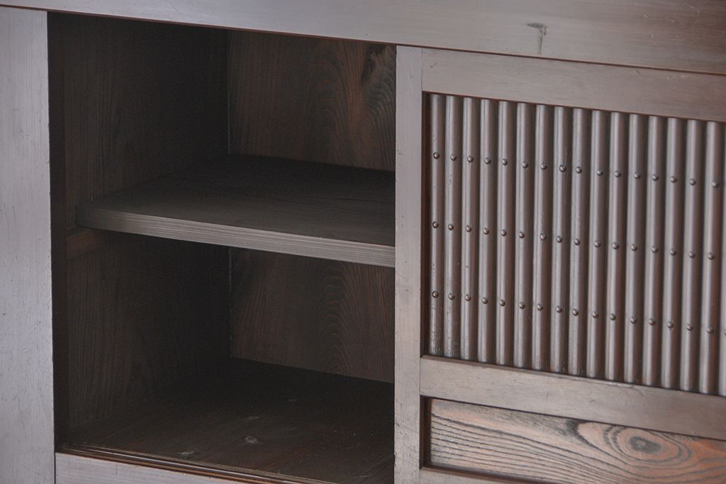 アンティーク家具　明治〜大正時代　丸桟引き戸の美しい二段重ね水屋箪笥(食器棚、収納棚)