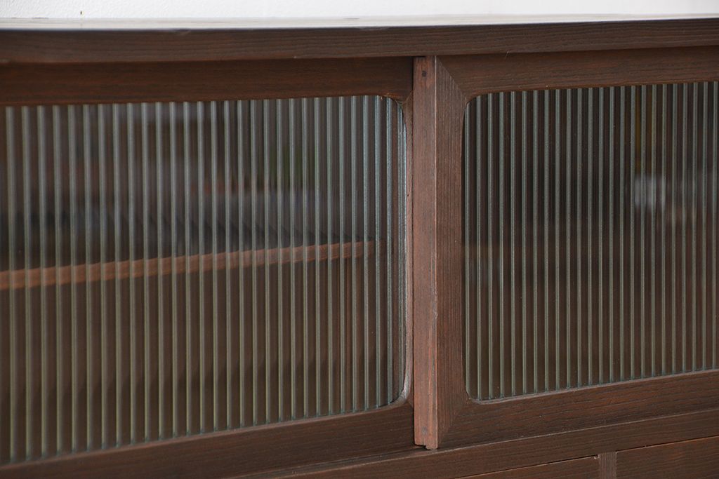 レトロ家具　昭和レトロ　鉄脚付きアンティークローボード?(収納棚)