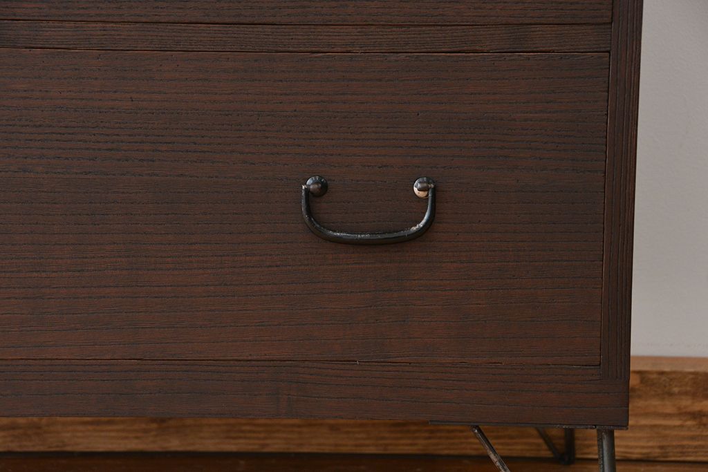 アンティーク家具　アンティーク　鉄脚付き　ローチェスト(ローボード)