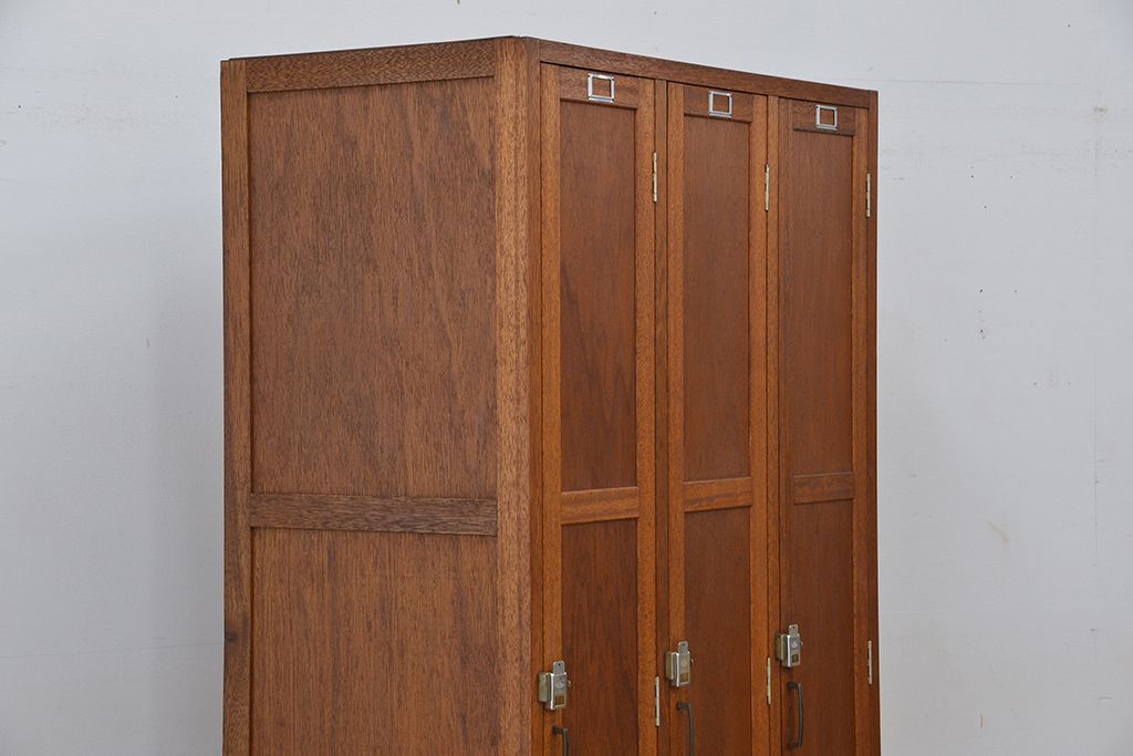 レトロ家具　昭和レトロ　1960年代シンプルなアンティーク三連ロッカー?