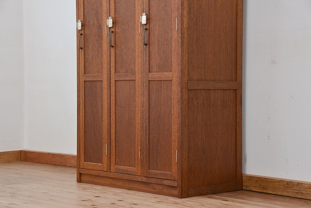 レトロ家具　昭和レトロ　1960年代シンプルなアンティーク三連ロッカー?