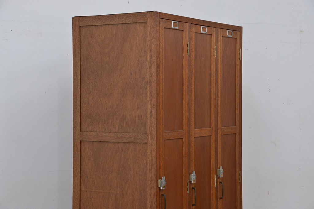 レトロ家具　昭和レトロ　1960年代シンプルなアンティーク三連ロッカー(2)