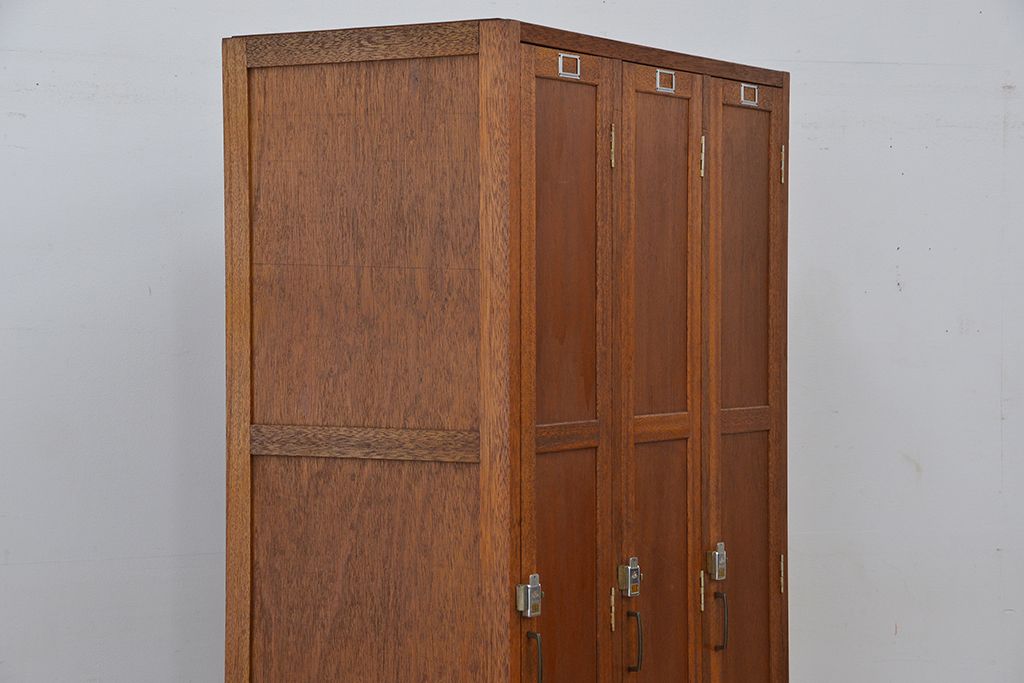レトロ家具　昭和レトロ　1960年代シンプルなアンティーク三連ロッカー(3)