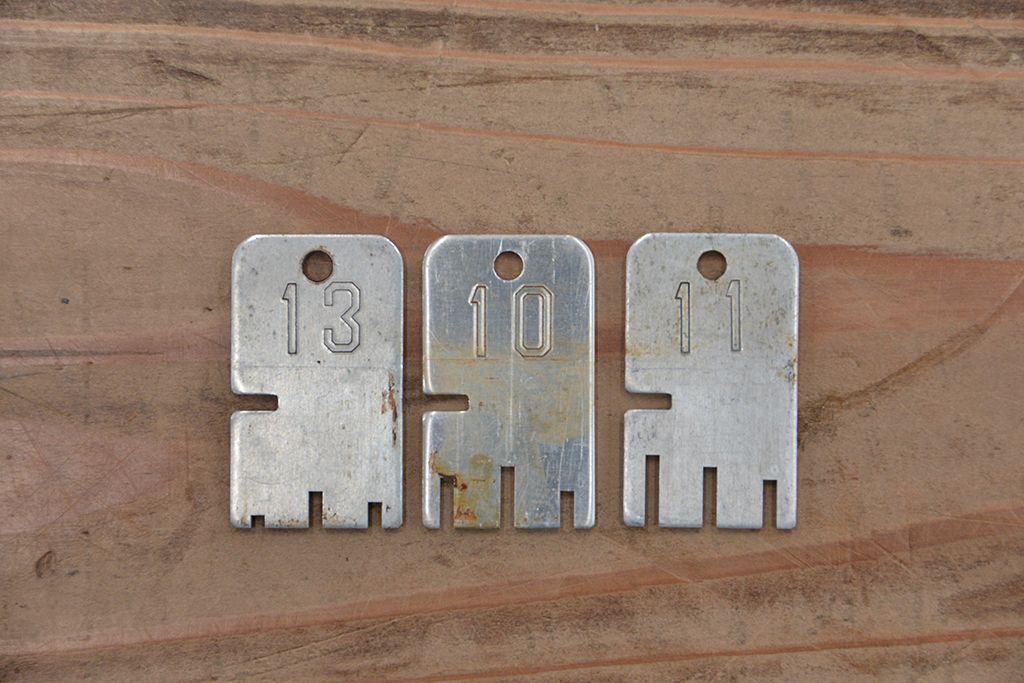 レトロ家具　昭和レトロ　1960年代シンプルなアンティーク三連ロッカー(3)