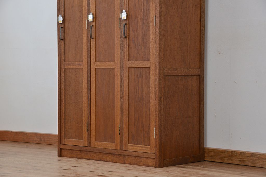 レトロ家具　昭和レトロ　1960年代シンプルなアンティーク三連ロッカー?