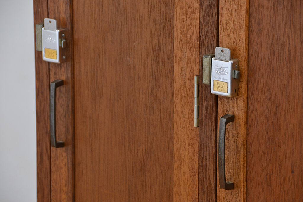 レトロ家具　昭和レトロ　1960年代シンプルなアンティーク三連ロッカー?