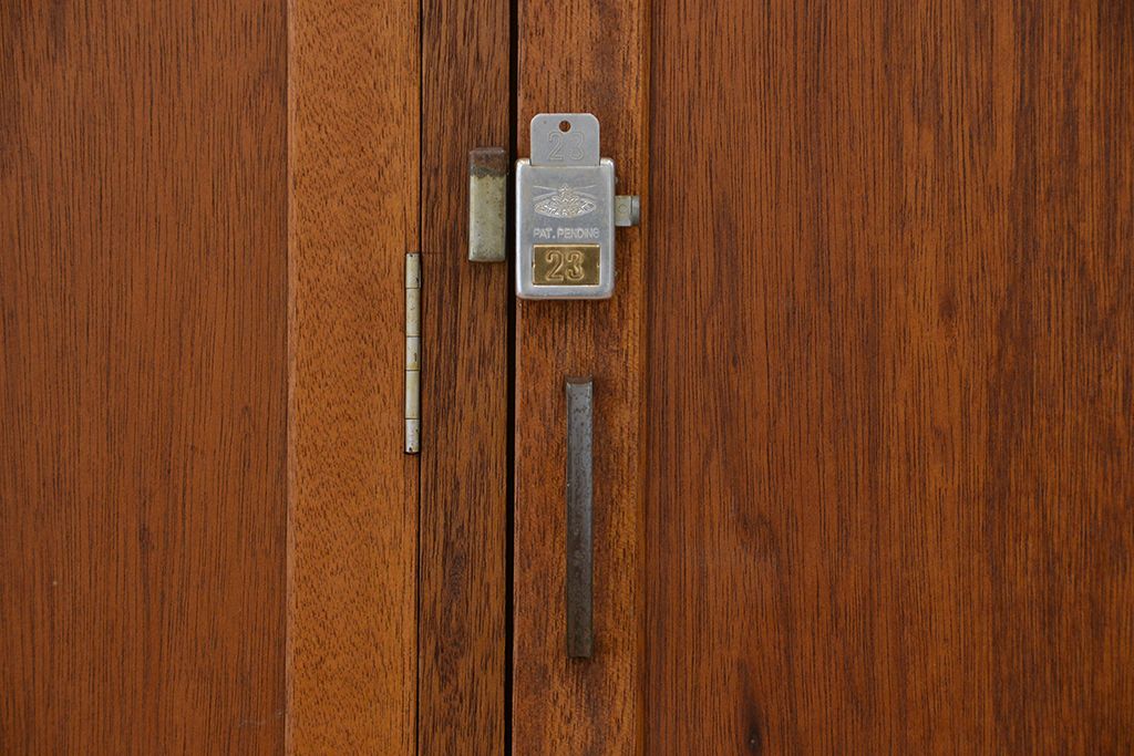 レトロ家具　昭和レトロ　1960年代シンプルなアンティーク三連ロッカー?
