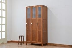 レトロ家具　昭和レトロ　1960年代シンプルな脚付きアンティーク三連ロッカー