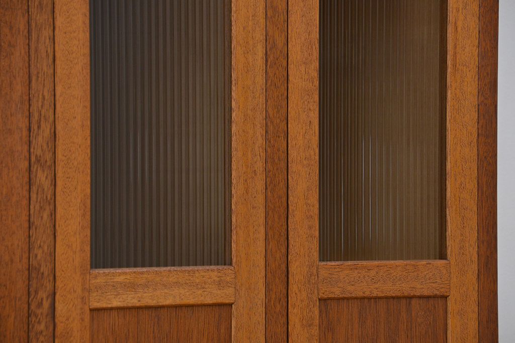レトロ家具　昭和レトロ　1960年代シンプルな脚付きアンティーク三連ロッカー
