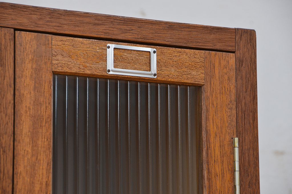 レトロ家具　昭和レトロ　1960年代シンプルな脚付きアンティーク三連ロッカー(2)