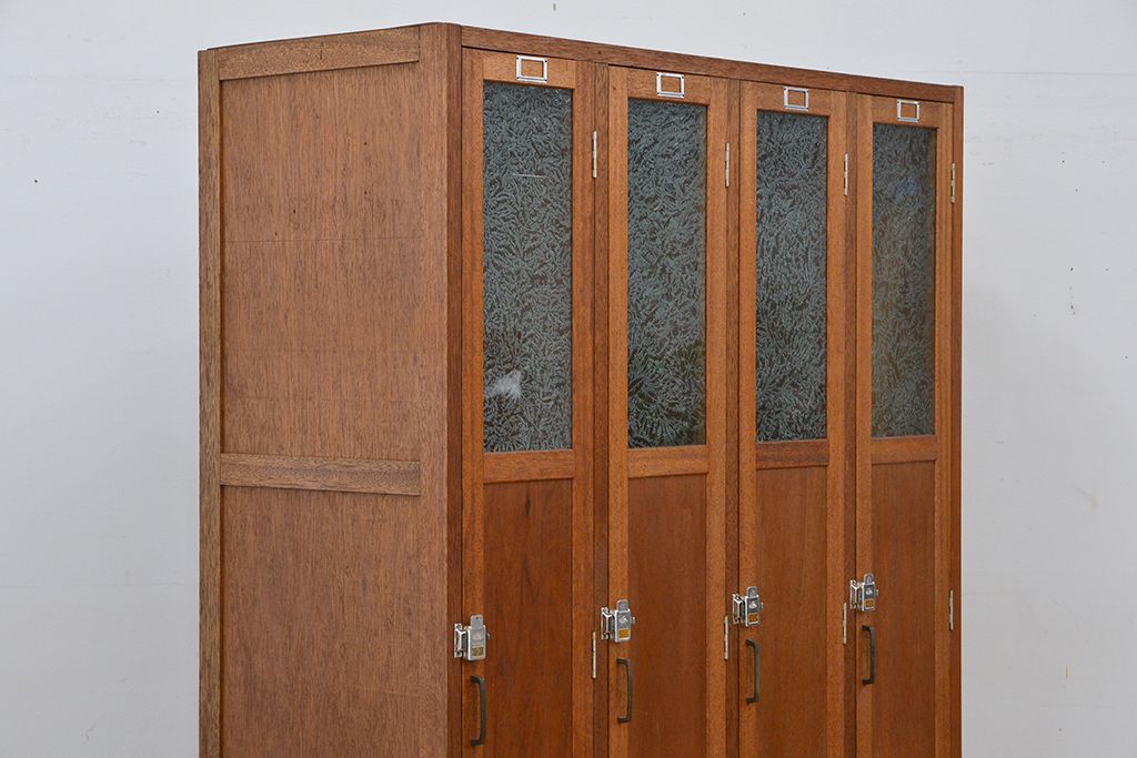 レトロ家具　昭和レトロ　1960年代シンプルなアンティーク四連ロッカー